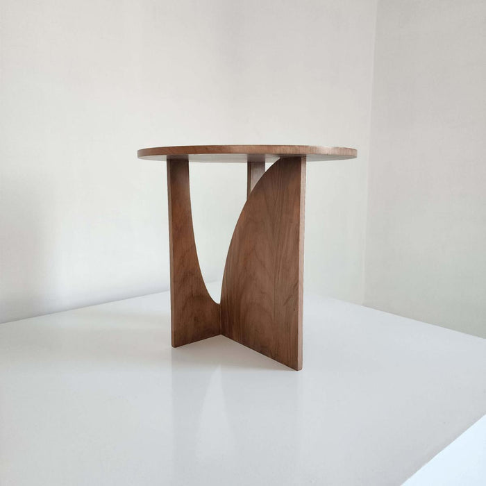 Accent Round table