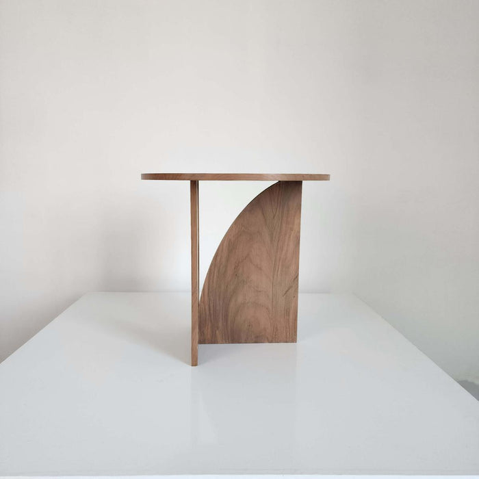 Accent Round table