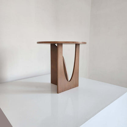 Accent Round table
